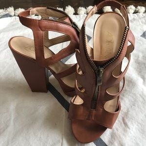 ADRIANA SIZE 8 chunky wedge